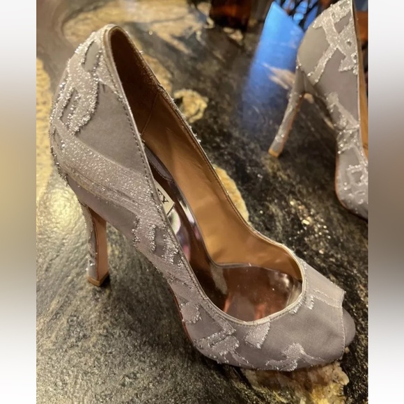 Badgley Mischka GRAY PUMPS FORMAL Satin Silver Glitter Peep-toe 8.5 M, STILETTOS - Picture 9 of 10